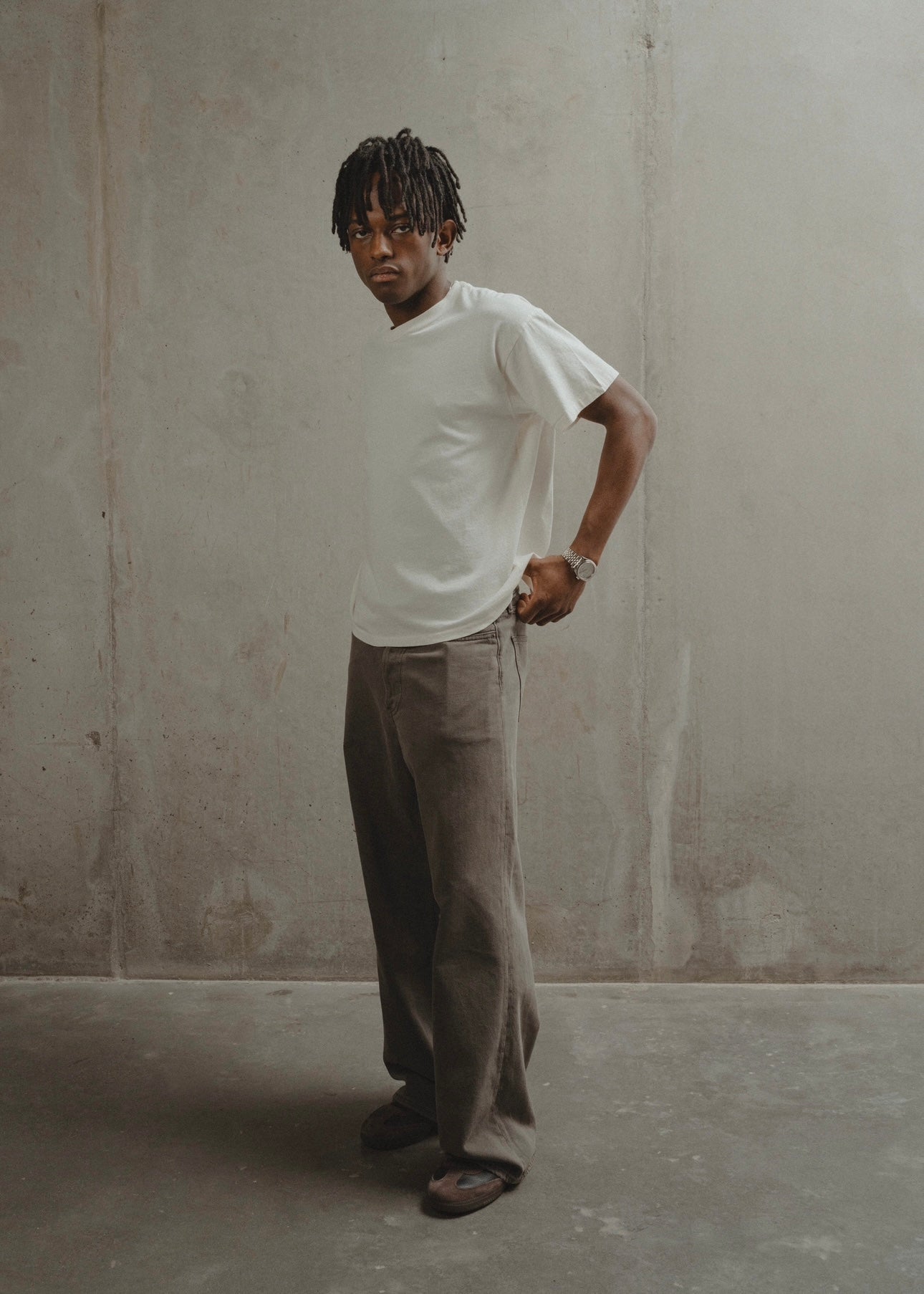 “CHAIN PEEKER” SINGLE STITCHED TEE - HEATHER GREY