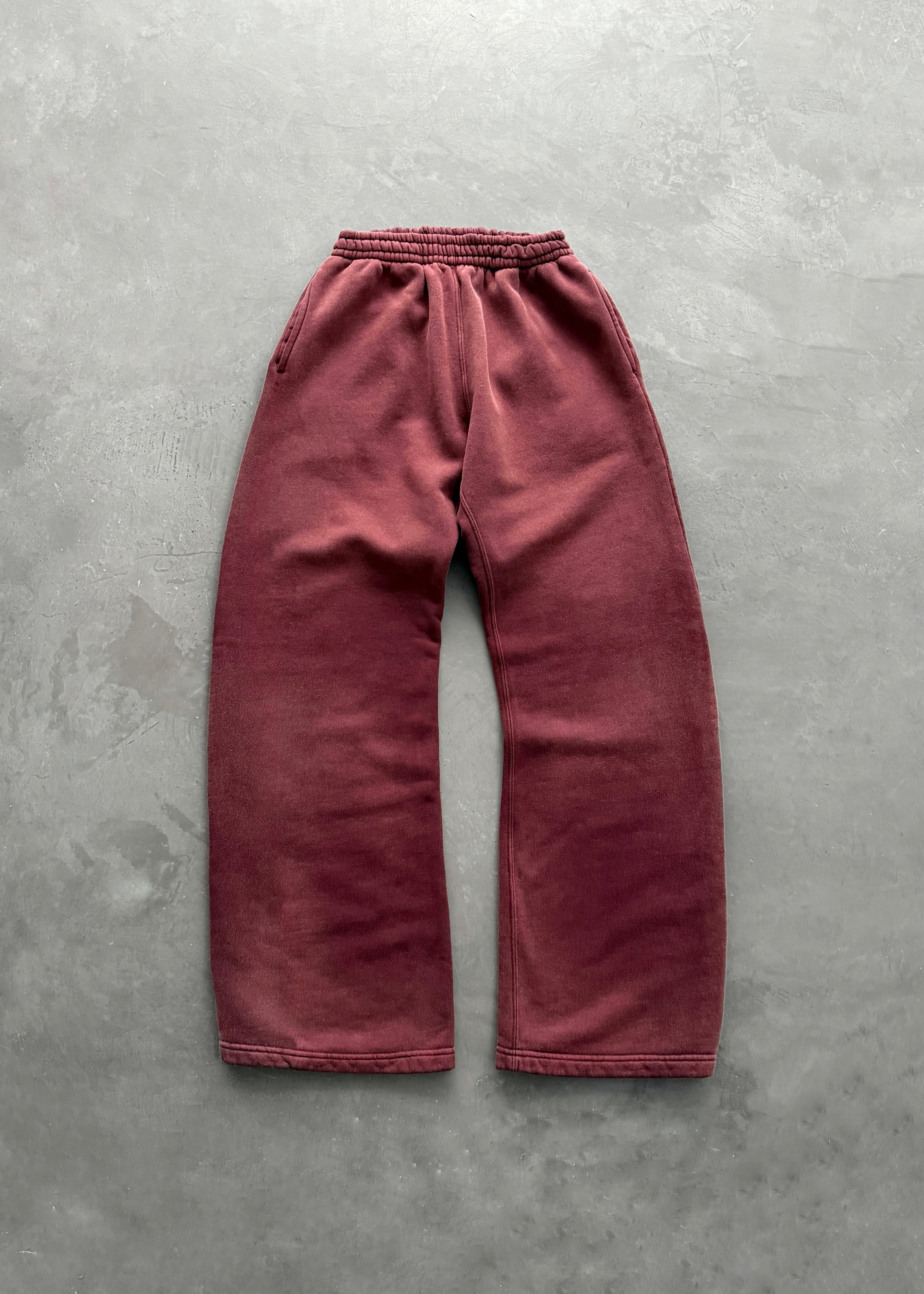 AKIMBO STRAIGHT LEG SWEATPANTS - FADED WINE