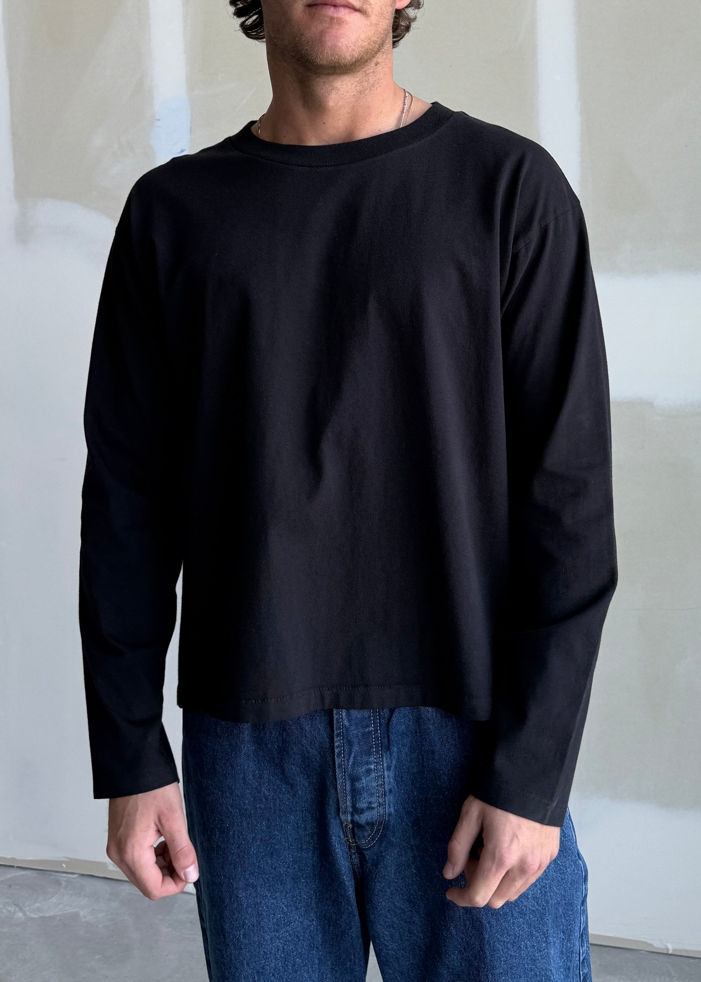 LONG SLEEVE “CHAIN PEEKER” SINGLE STITCHED TEE - BLACK